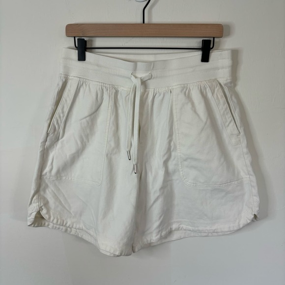 Athleta Pants - Athleta white Farallon Midi Short - women's medium